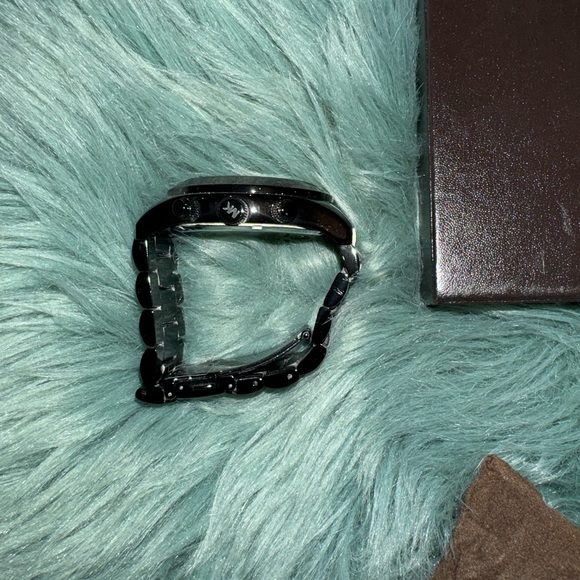 Micheal Kors watch - Picture 4 of 6